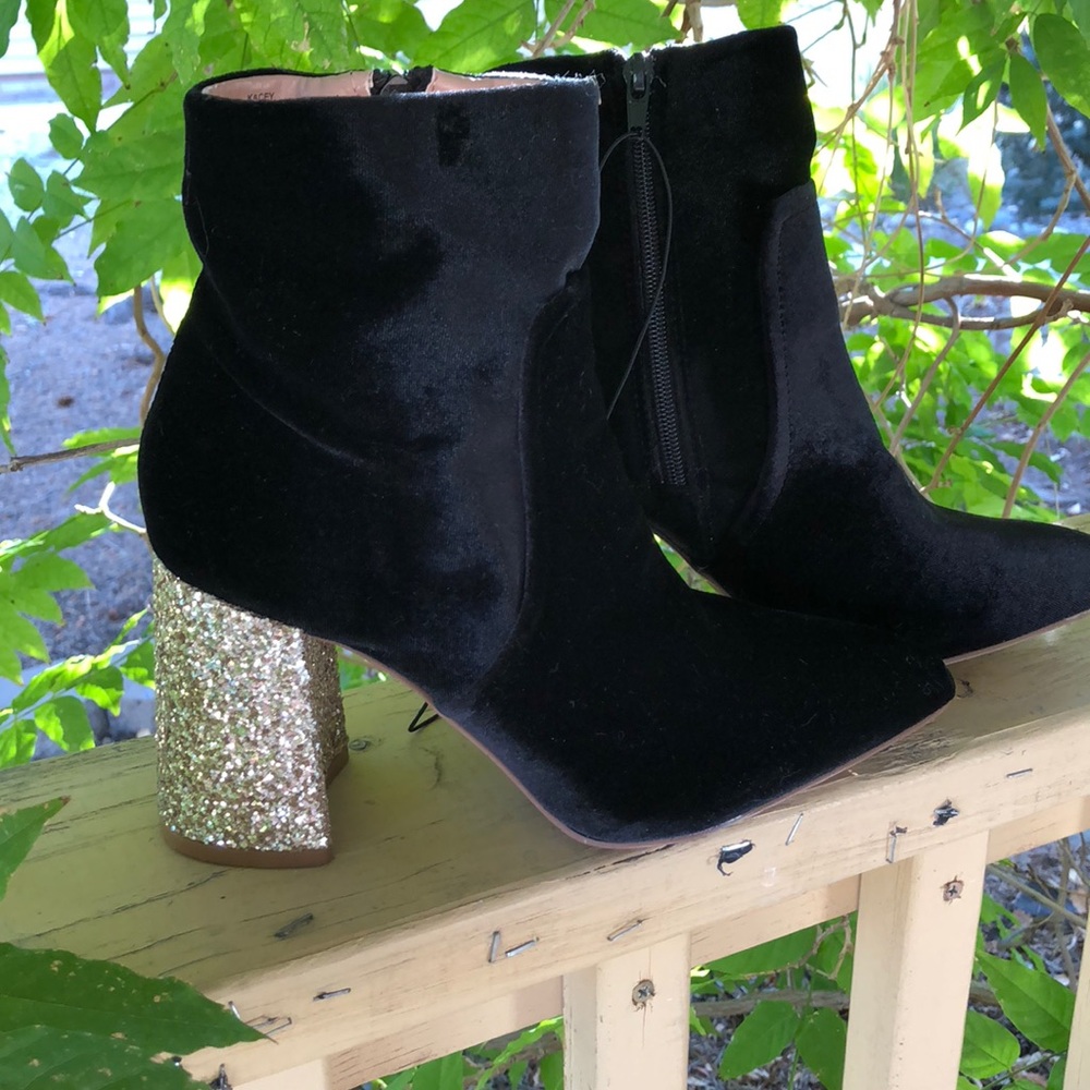 🎀Betsey Johnson Glitter Boot